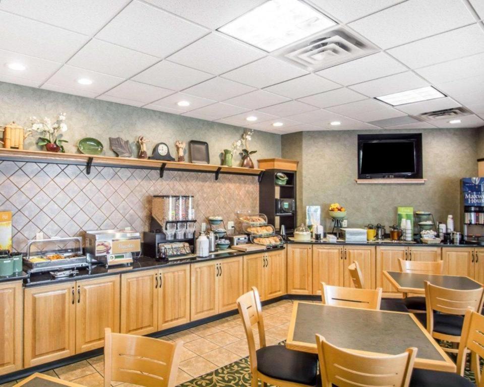 Quality Inn Geneseo Exterior photo